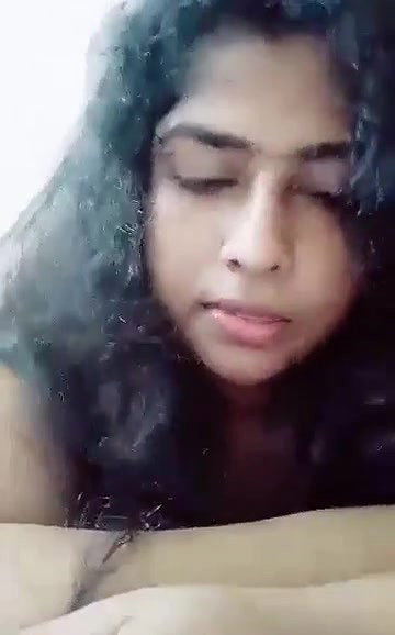 Sexy Desi Girl Shows Her Boobs and Big Ass