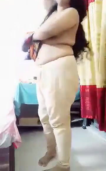 Sexy Desi Girl Shows Her Boobs and Big Ass