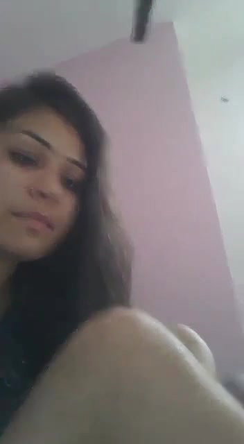 DESI GIRL SHOWING HER TIGHT PUSSY