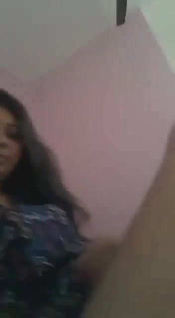 DESI GIRL SHOWING HER TIGHT PUSSY