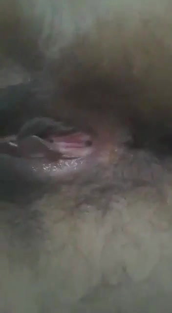 DESI GIRL SHOWING HER TIGHT PUSSY