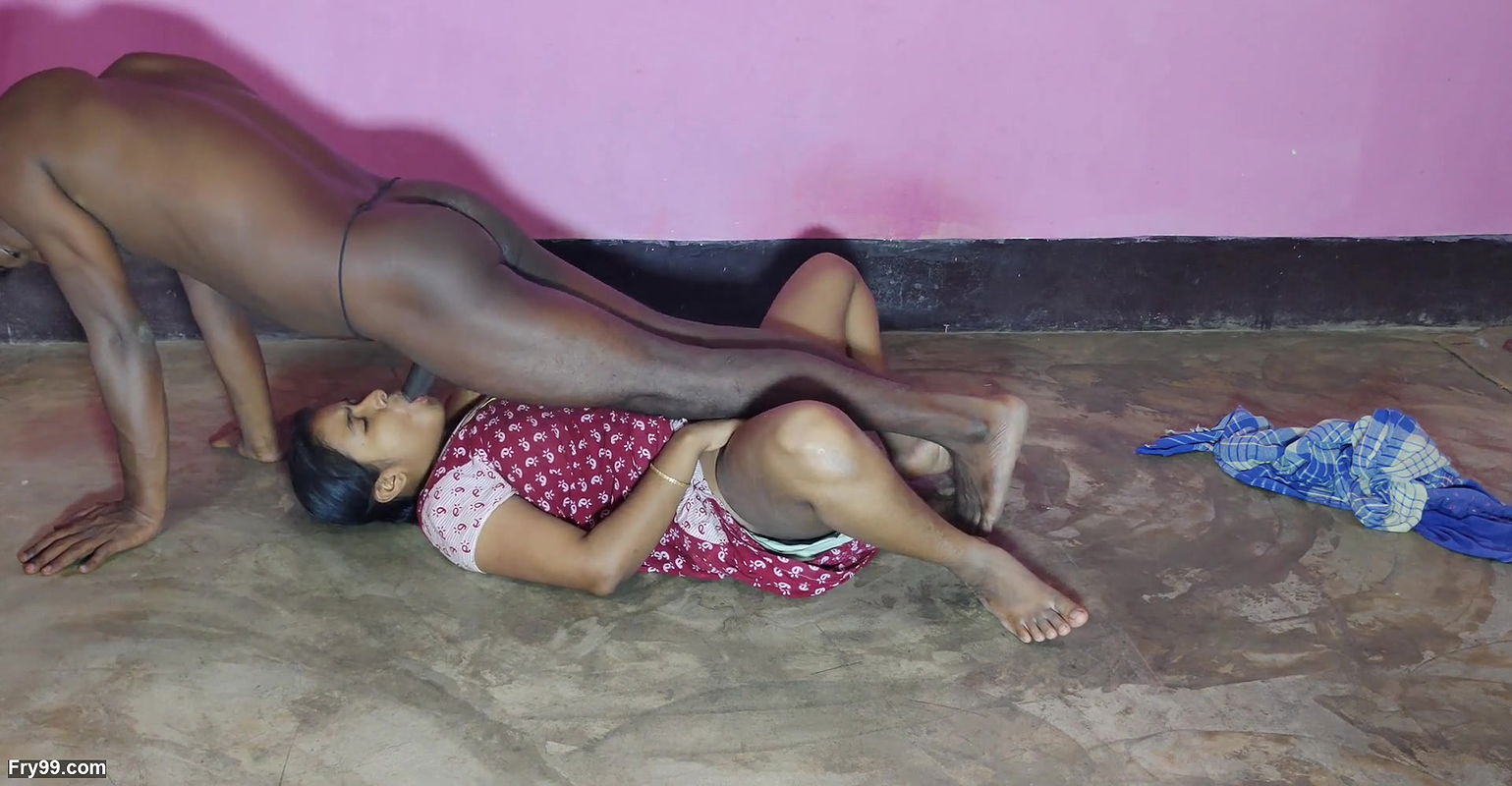 BEUTIFUL VILLAGE HOUSEWIFE FUCKING IN HOME