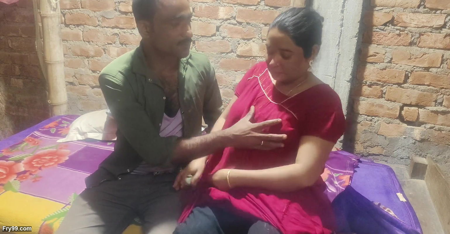 BEUTIFUL VILLAGE HOUSEWIFE FUCKING IN HOME AT2025