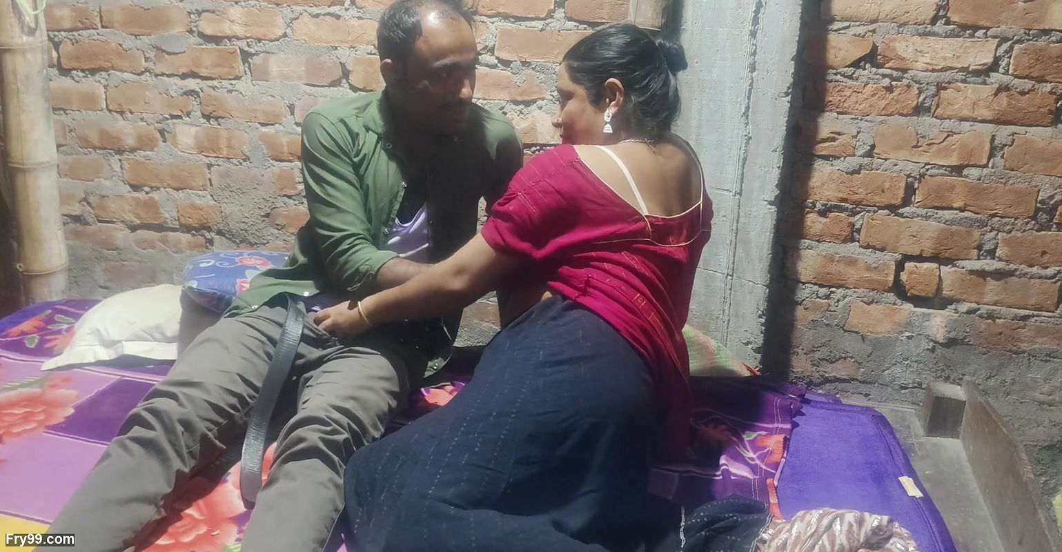 BEUTIFUL VILLAGE HOUSEWIFE FUCKING IN HOME AT2025