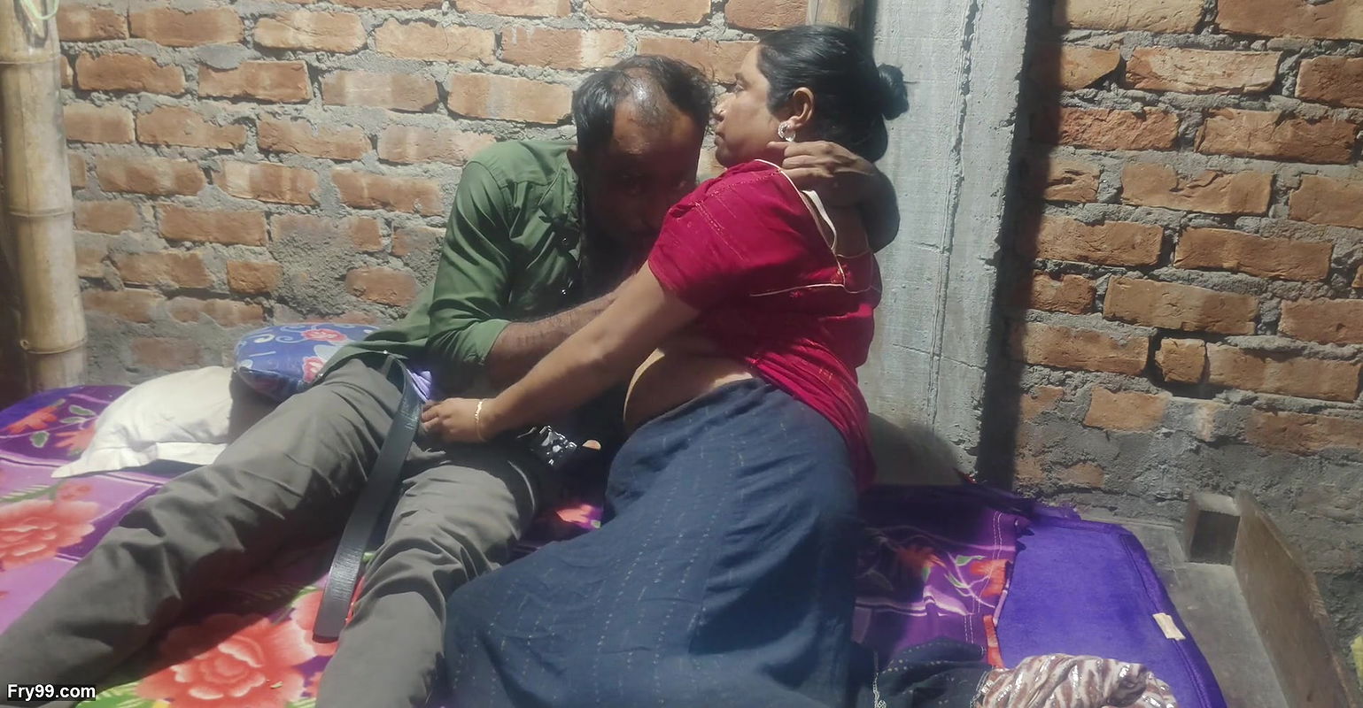 BEUTIFUL VILLAGE HOUSEWIFE FUCKING IN HOME AT2025