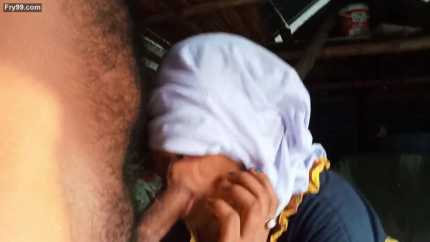 Jhadu Nikal Rhi Bengali Bhabhi Ko Chat Par Room Me Jabardasti Choda