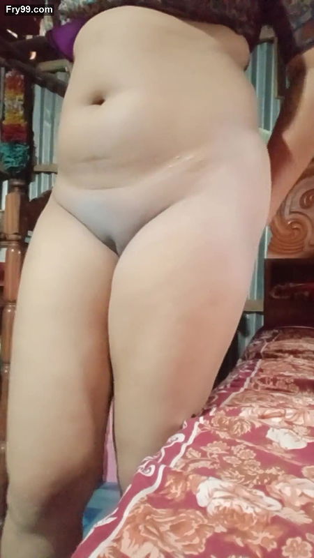 Sexy village girl is showing boobs pussy