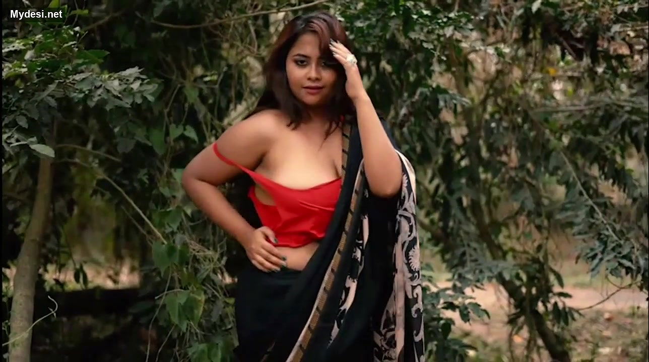 Parna Nude Saree photoshot video 2