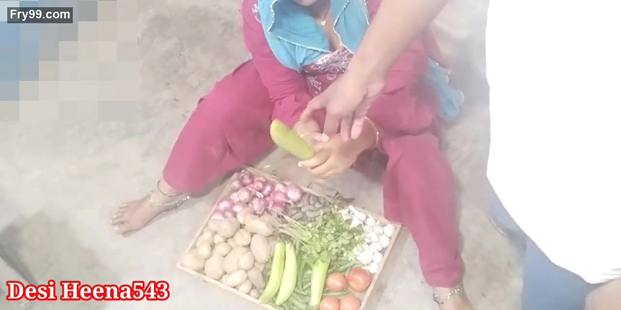 In a clean voice by scolding the sister-in-law who is selling vegetables