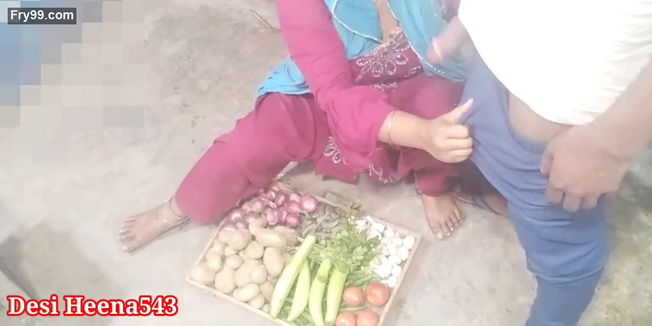 In a clean voice by scolding the sister-in-law who is selling vegetables