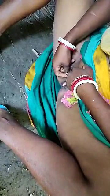 Desi Bhabhi  shaving Her Pussy