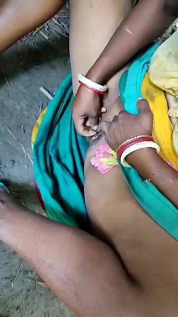 Desi Bhabhi  shaving Her Pussy