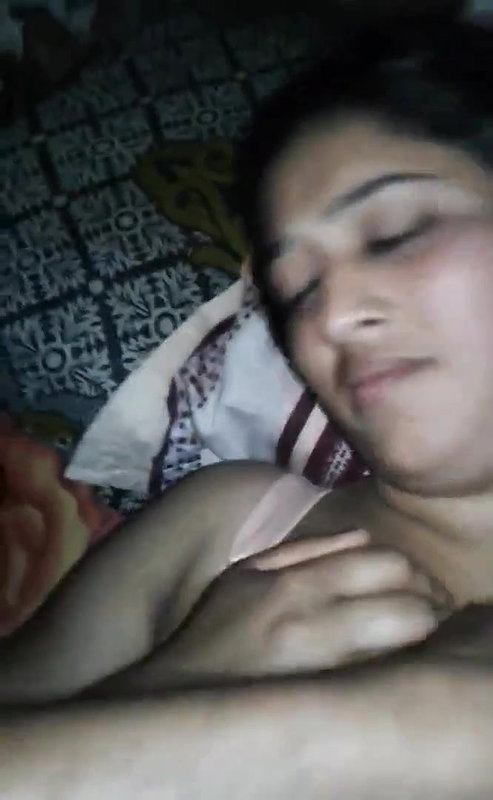 Bangladeshi Beautiful Married Village Bhabhi Boobs Show MMS