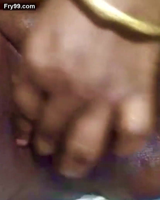 my wife showing pussy