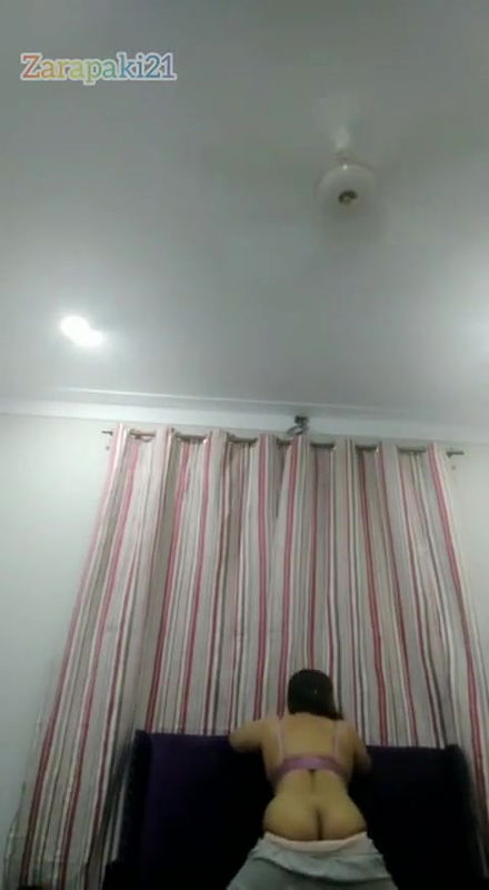 Desi girl fingering her tight pussy