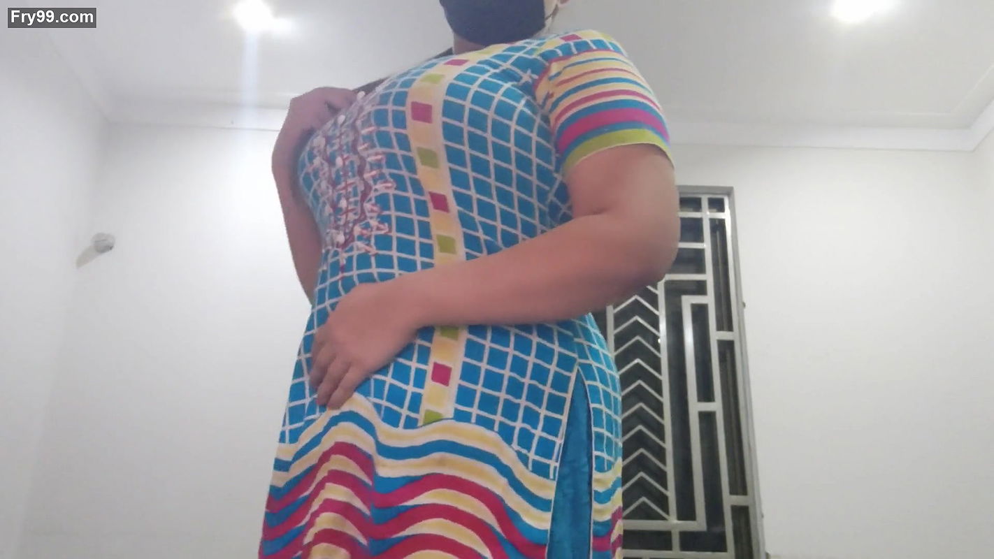 Desi girl trying cucumber into her right pussy