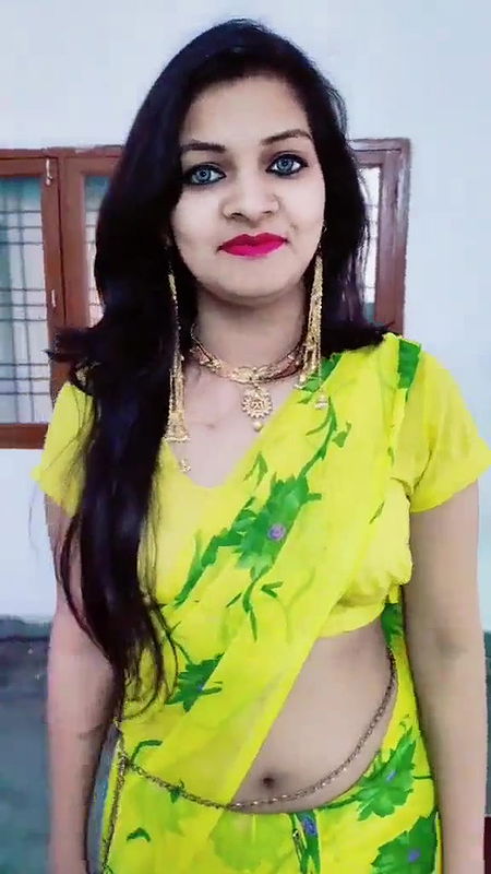 hot marathi gilr sexy navel in yellow saree and belly chain