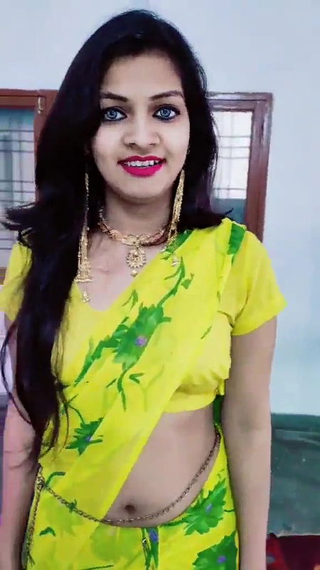 hot marathi gilr sexy navel in yellow saree and belly chain