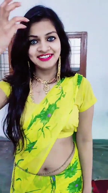 hot marathi gilr sexy navel in yellow saree and belly chain