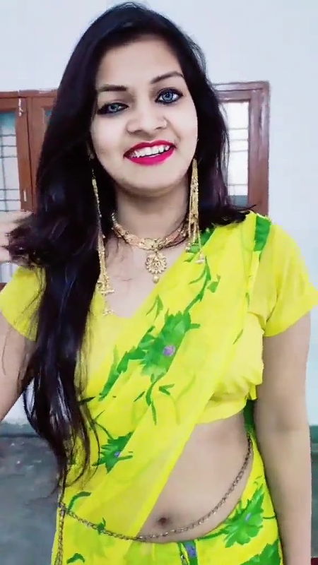 hot marathi gilr sexy navel in yellow saree and belly chain