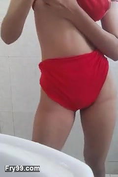 Desi Young Girl Showing Her Sexy Boobs And Pussy – Indian Babe Masturbating In Bathroom