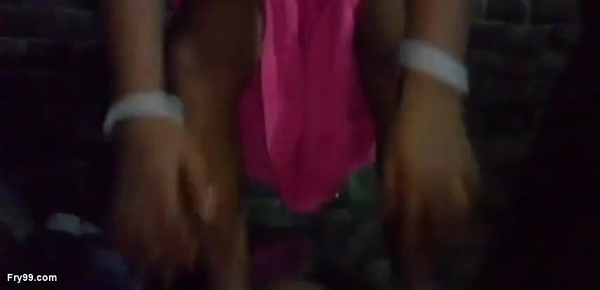 Unlce dhire dhire ghusao chut me thuk daal kar