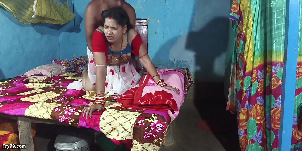 Hot Indian Desi bhabhi romance and kissing scenes and fucked by her old boyfriend at home