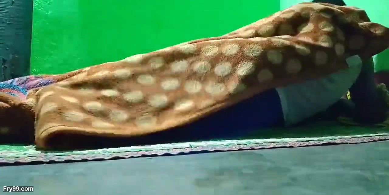 Dehati Guy Wali Mousi Ji Ko Raat Me Akela Ghar Me Choda