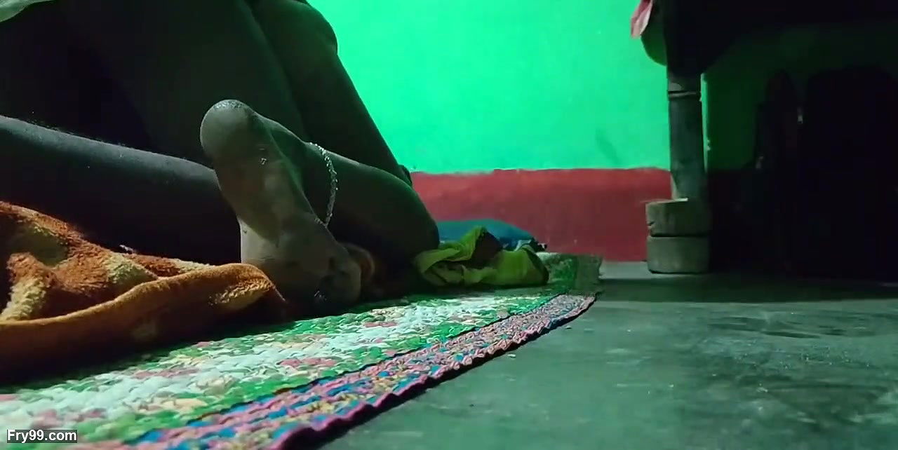 Dehati Guy Wali Mousi Ji Ko Raat Me Akela Ghar Me Choda