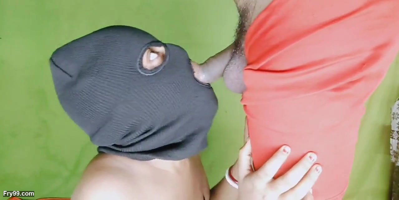 Beautiful Punjabi Bhabhi fucked very badly by delivery boy,