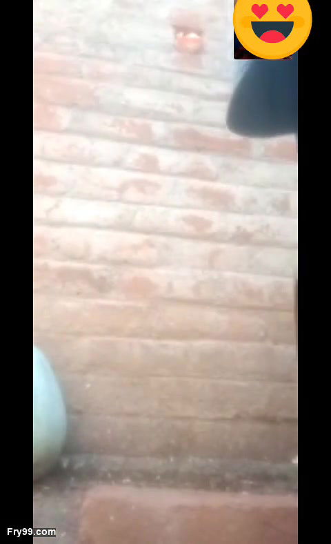 My girlfriend video call me dikhaya