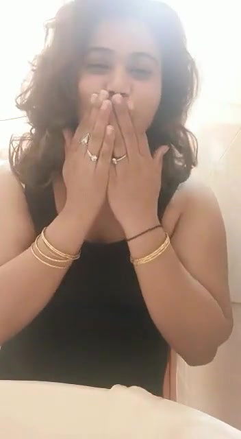 Hot Desi Girl Showing Her Big Boobs