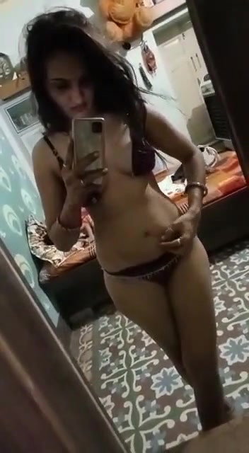 Sexy Bhabhi Shows her Boobs