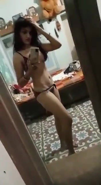 Sexy Bhabhi Shows her Boobs