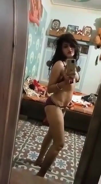 Sexy Bhabhi Shows her Boobs