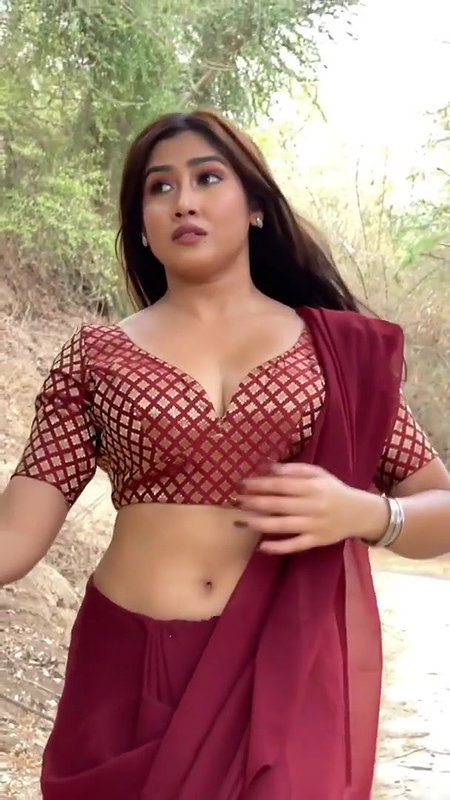 BUSTY BABE SOFIA ANSARI HOT CHANGE