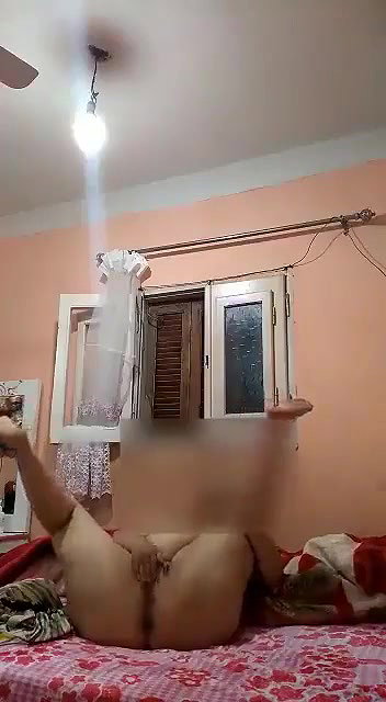 Chubby paki bhabi masturbating