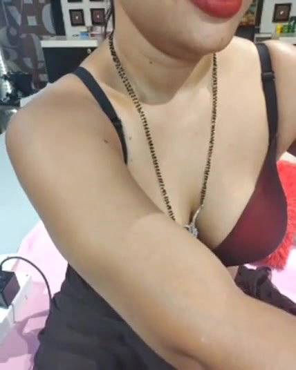 Telugu housewife Gomathi slowly exposing her nipples