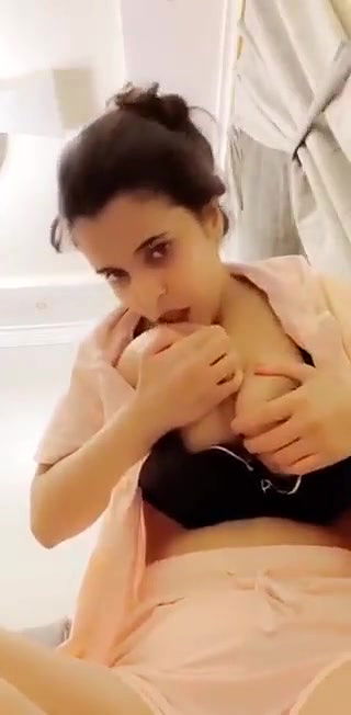 Paaki babe boobs Shocking and Pussy showing