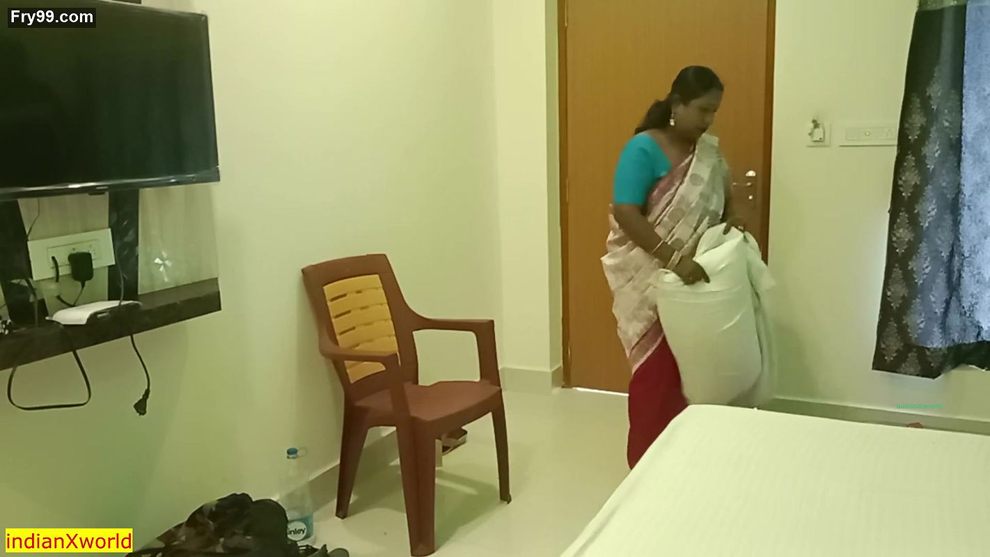 Indian cheating wife XXX hot sex with ac technician! Bhabhi sex