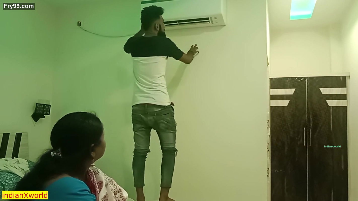Indian cheating wife XXX hot sex with ac technician! Bhabhi sex