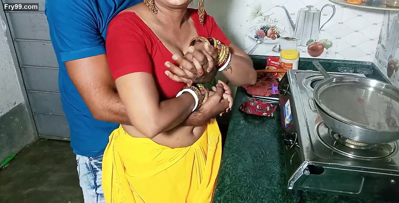 21 साल की फूल जैसी नाजूक कामवाली लड़की को मालिक ने किचन मे लेके अच्छे से चोदा ! साफ हिंदी आवाज में