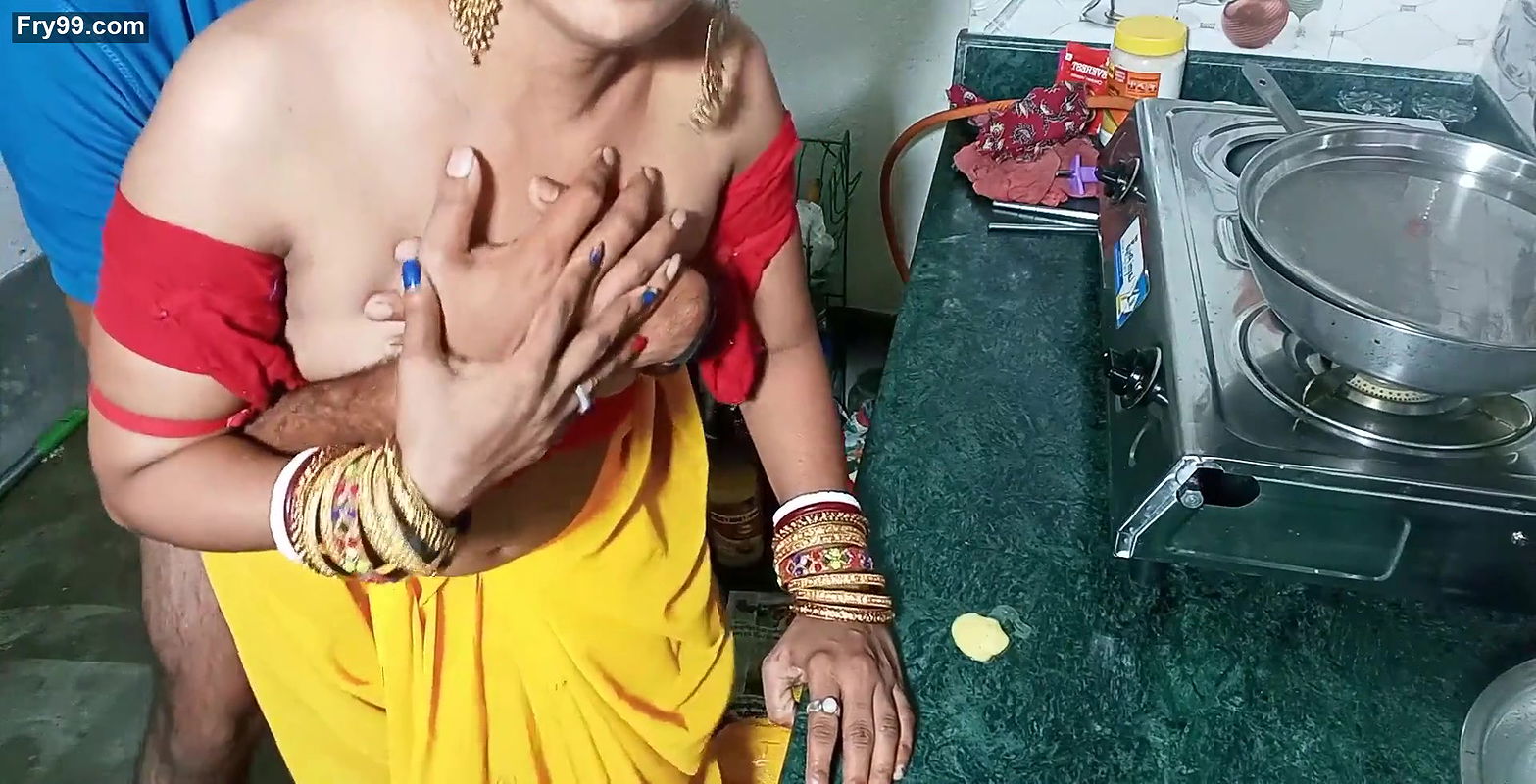 21 साल की फूल जैसी नाजूक कामवाली लड़की को मालिक ने किचन मे लेके अच्छे से चोदा ! साफ हिंदी आवाज में