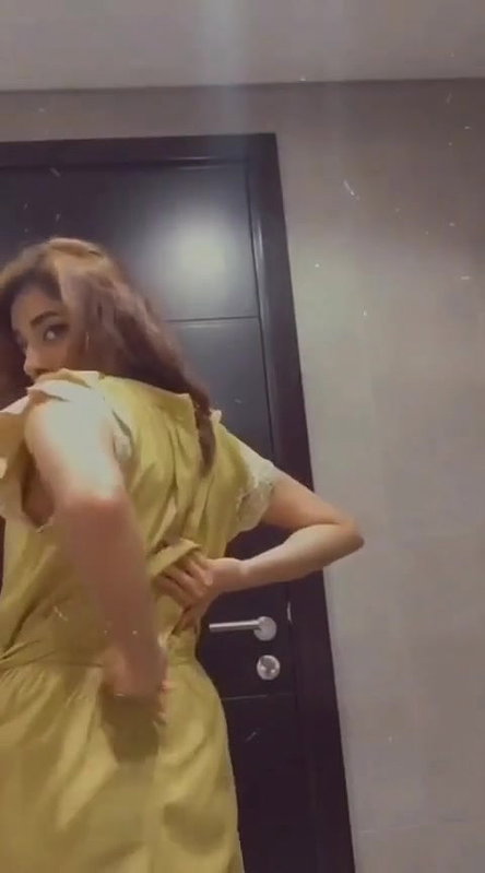 Dusky babe removing Bra Panty to show Nude Boobs and big Ass