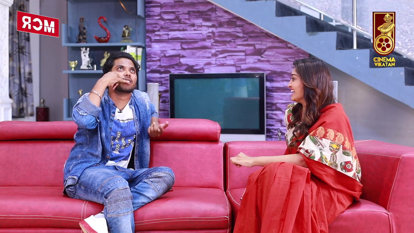 Tamil Serial MILF Neelima Rani Super Hot Milky Navel Show in Saree