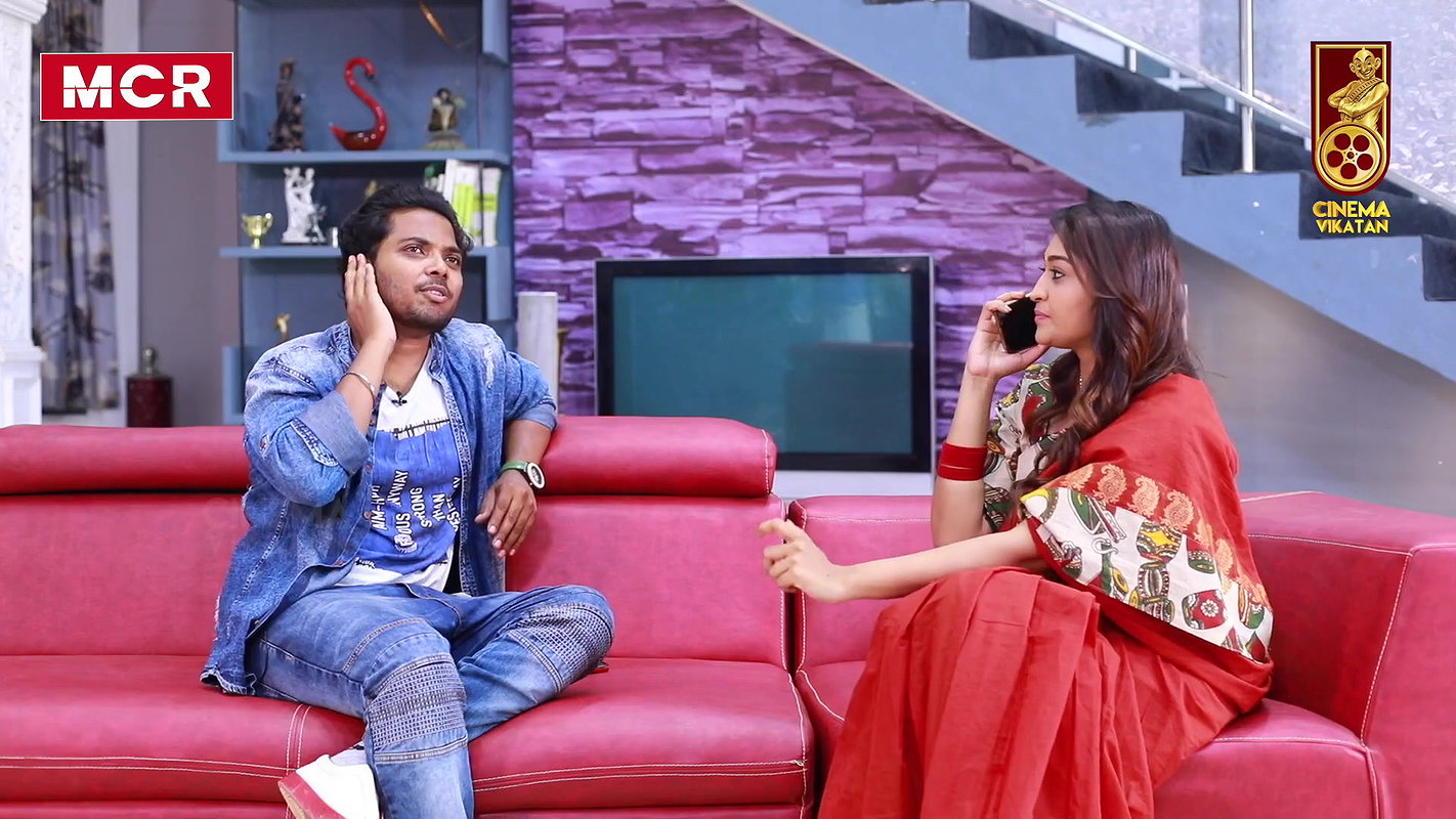 Tamil Serial MILF Neelima Rani Super Hot Milky Navel Show in Saree