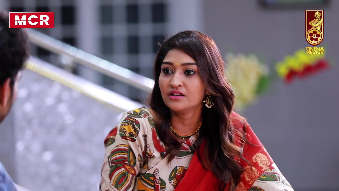 Tamil Serial MILF Neelima Rani Super Hot Milky Navel Show in Saree