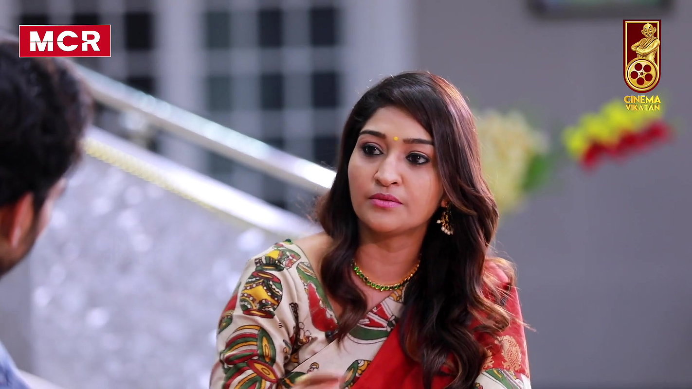 Tamil Serial MILF Neelima Rani Super Hot Milky Navel Show in Saree