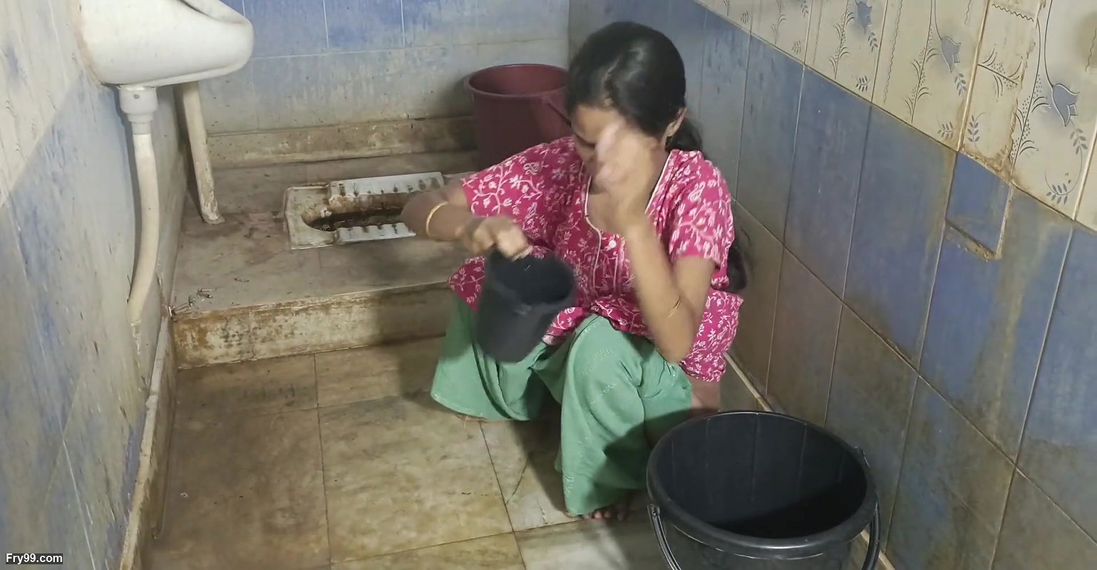 ASSAM BEUTIFUL HOT GIRL FARNITA SEX IN BATHROOM WITH HUSBEND