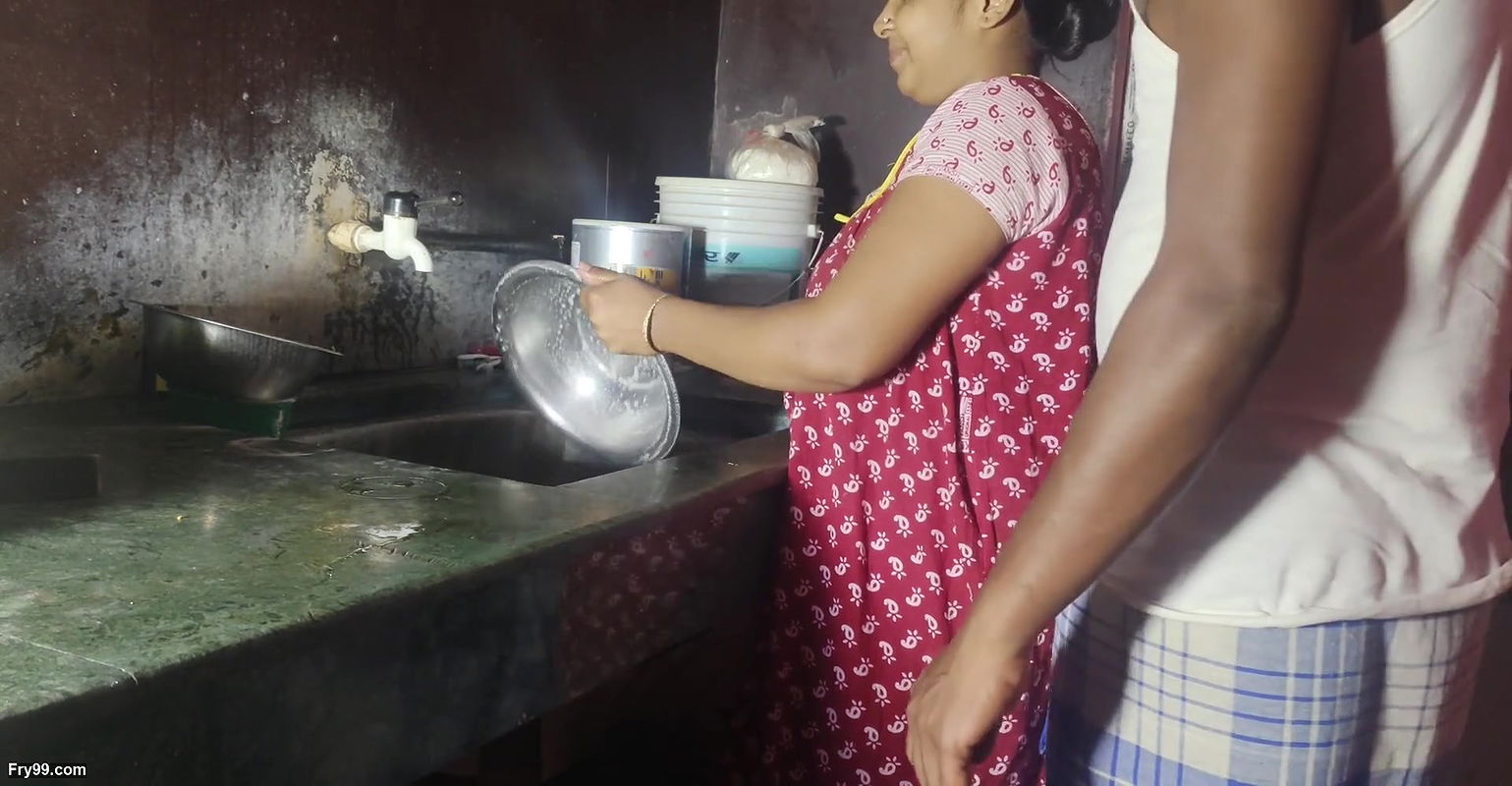 INDIAN DESHI BEUTIFUL HOT GIRL DELUWARA SEX IN KITCHEN WITH HUSBEND